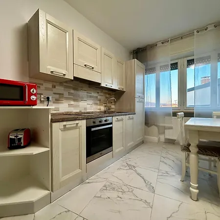 公寓 Luxury Krystal In Center Of *