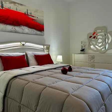 Luxury Krystal In Center Of Apartment