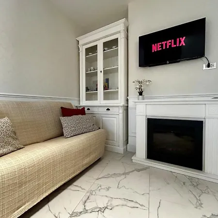 Luxury Krystal In Center Of